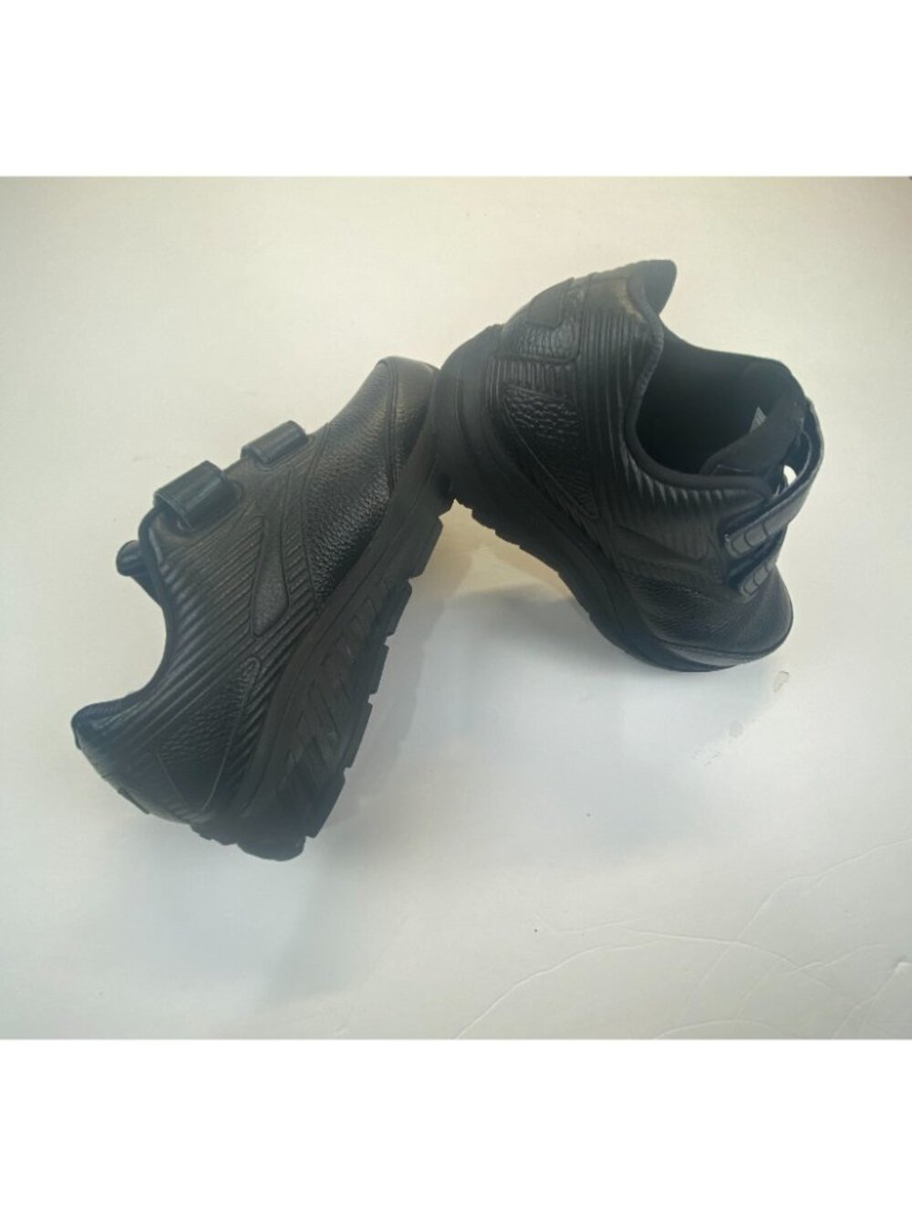Brooks Women's Size 8.5 Addiction Walker V-Strap Triple‎ Black Walking Shoes